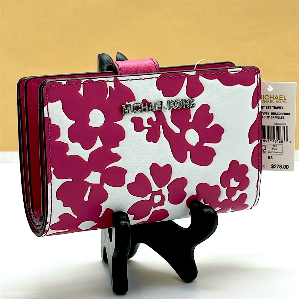 Michael Kors Jet Set Medium Floral Print Bi-Fold Wallet
Dragonfruit
NWT Pink